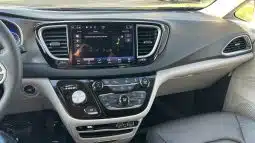 2024 Chrysler Pacifica Touring full