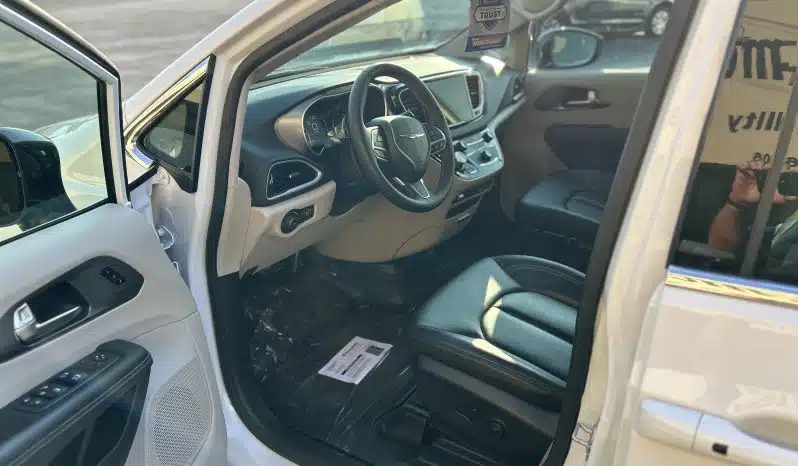 2024 Chrysler Pacifica Touring full
