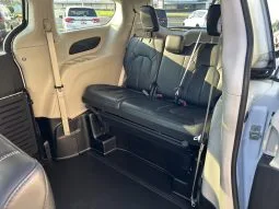 2024 Chrysler Pacifica Touring full