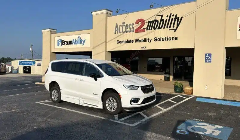 2024 Chrysler Pacifica Touring full