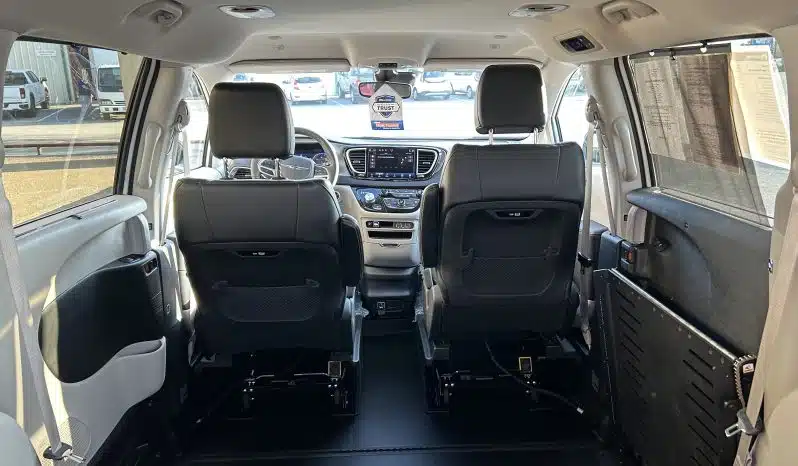 2024 Chrysler Pacifica Touring full