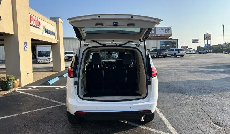 2024 Chrysler Pacifica Touring full