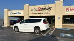 2024 Chrysler Pacifica Touring full