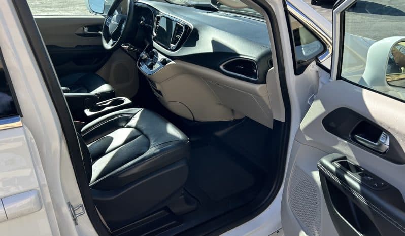 2022 Chrysler Pacifica Touring L full