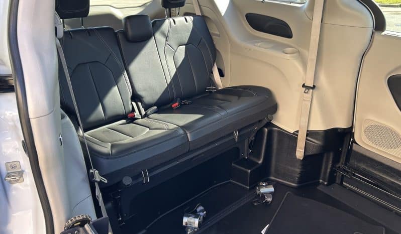 2022 Chrysler Pacifica Touring L full