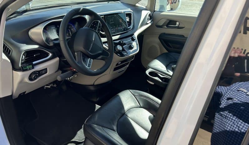 2022 Chrysler Pacifica Touring L full