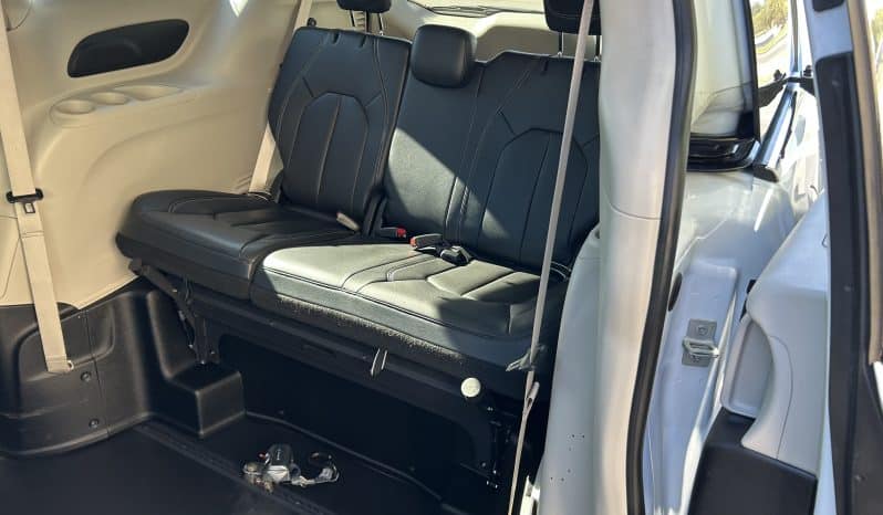 2022 Chrysler Pacifica Touring L full