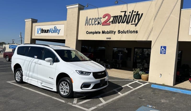 2022 Chrysler Pacifica Touring L full