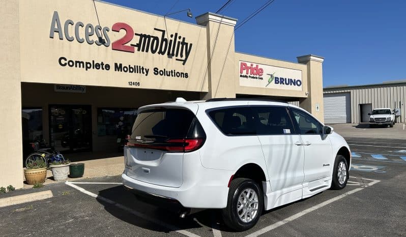 2022 Chrysler Pacifica Touring L full