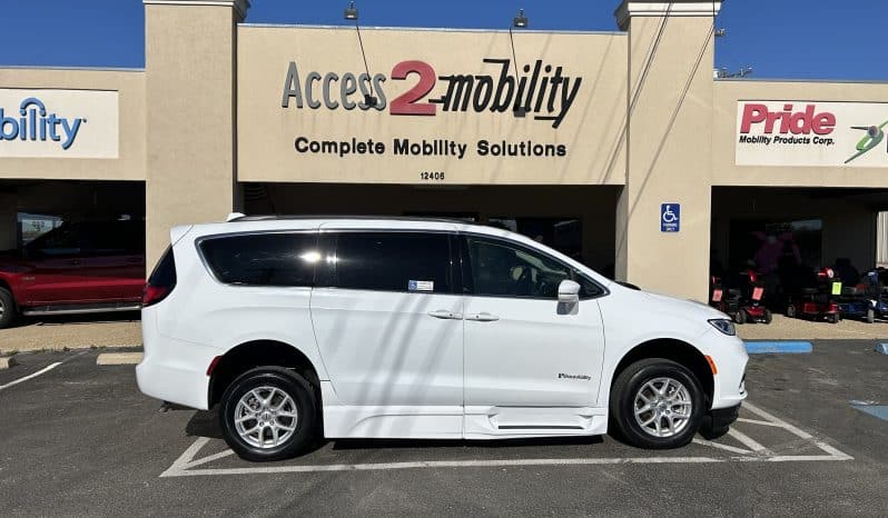 2022 Chrysler Pacifica Touring L full