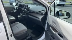 2024 Toyota Sienna LE full