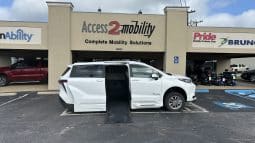 2024 Toyota Sienna LE