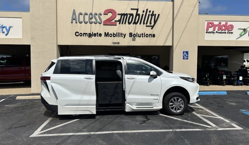 2021 Toyota Sienna XLE full