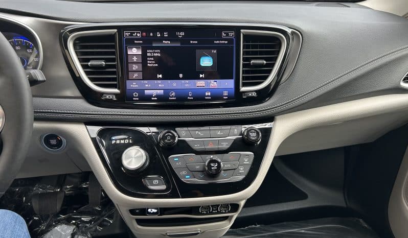 2024 Chrysler Pacifica Touring L full