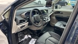 2024 Chrysler Pacifica Touring L full