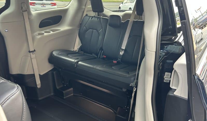 2024 Chrysler Pacifica Touring L full