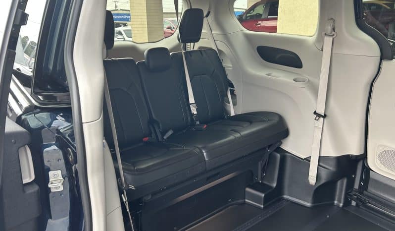 2024 Chrysler Pacifica Touring L full