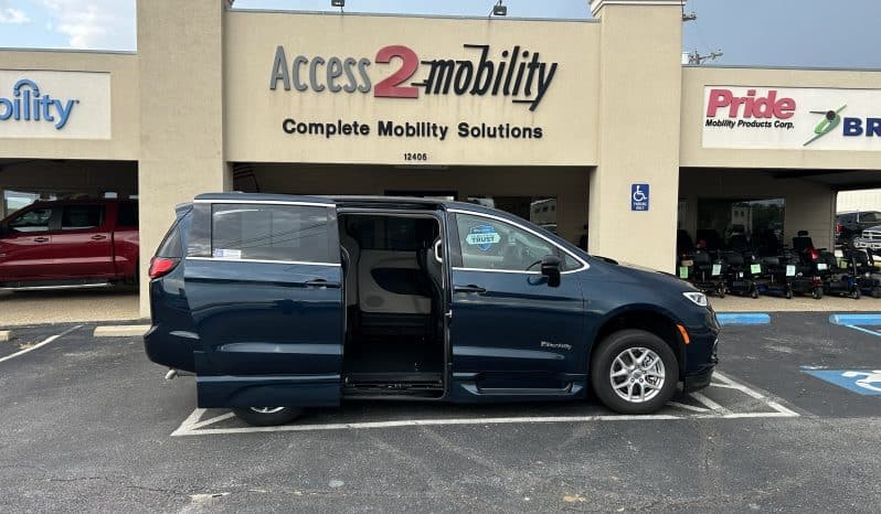 2024 Chrysler Pacifica Touring L full