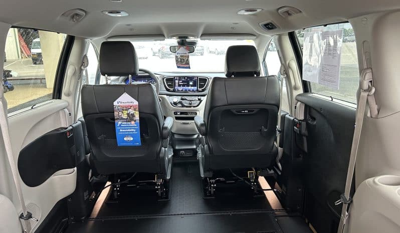 2024 Chrysler Pacifica Touring L full