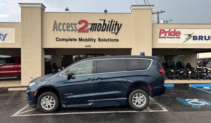 2024 Chrysler Pacifica Touring L full