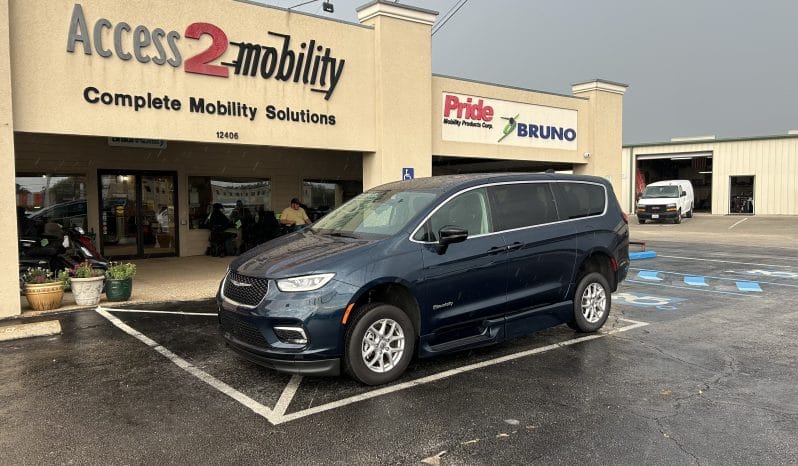 2024 Chrysler Pacifica Touring L full