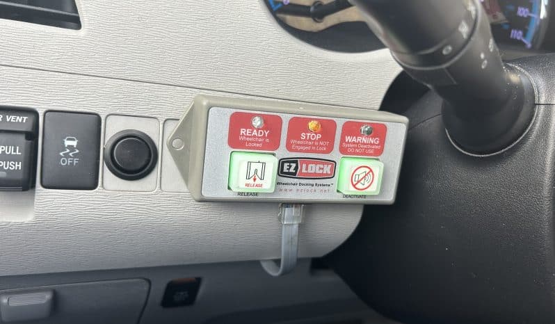 2011 Toyota Sienna XLE full