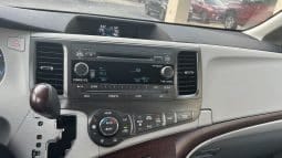 2011 Toyota Sienna XLE full