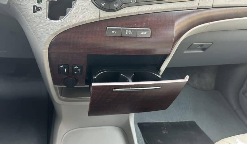 2011 Toyota Sienna XLE full