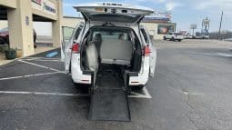 2011 Toyota Sienna XLE full