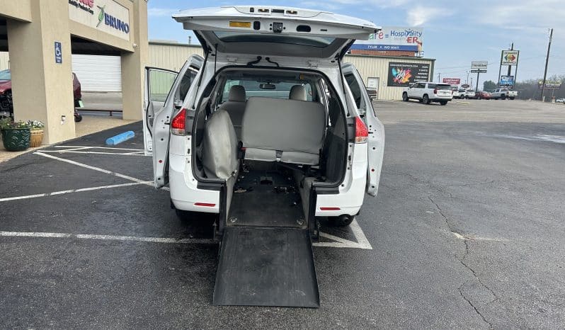2011 Toyota Sienna XLE full