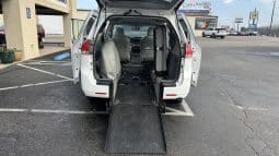 2011 Toyota Sienna XLE full