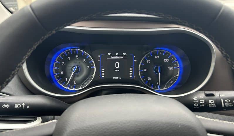 2024 Chrysler Voyager LX full