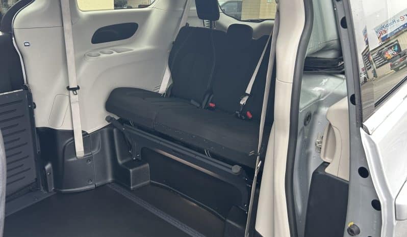 2024 Chrysler Voyager LX full