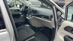 2024 Chrysler Voyager LX full