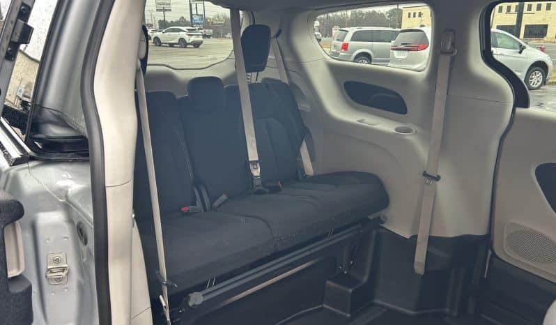 2024 Chrysler Voyager LX full