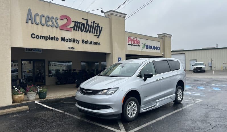 2024 Chrysler Voyager LX full