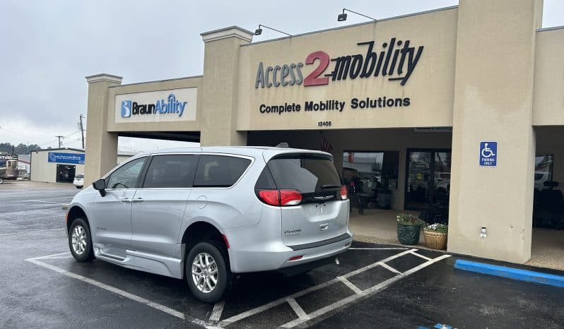 2024 Chrysler Voyager LX full