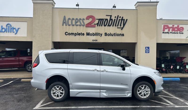 2024 Chrysler Voyager LX full