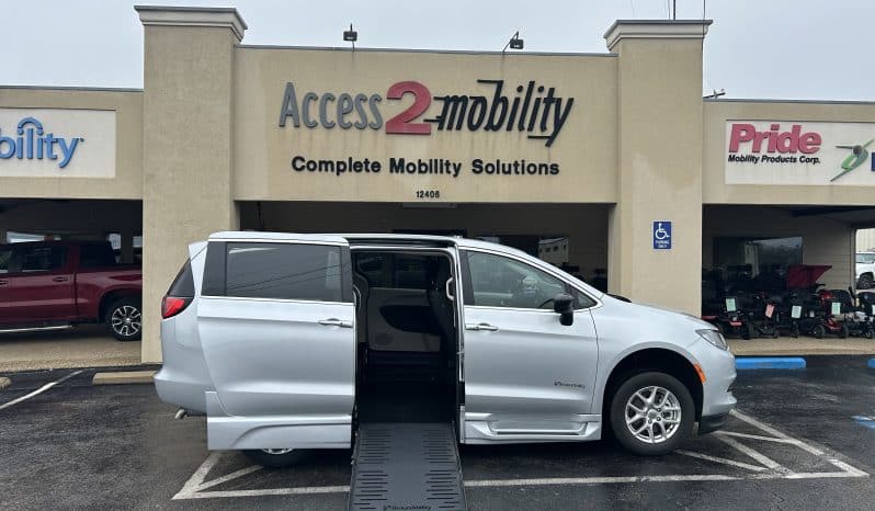 2024 Chrysler Voyager LX