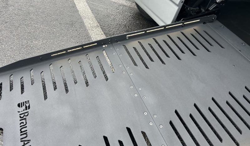 2024 Chrysler Voyager LX full