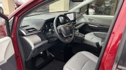 2021 Toyota Sienna XLE full