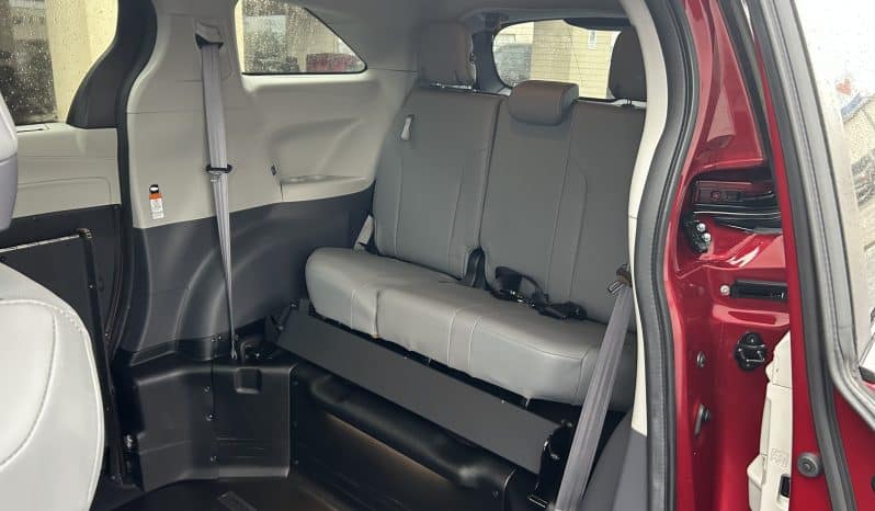 2021 Toyota Sienna XLE full