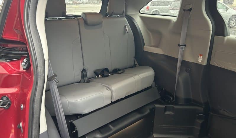 2021 Toyota Sienna XLE full