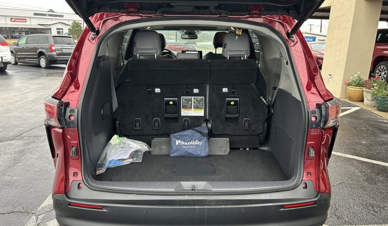 2021 Toyota Sienna XLE full