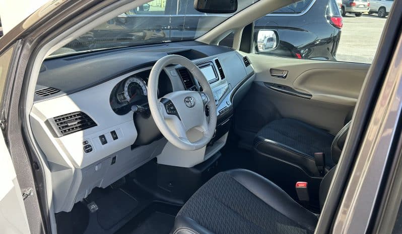 2013 Toyota Sienna SE Sport full