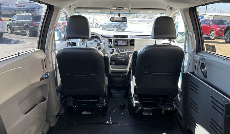 2013 Toyota Sienna SE Sport full