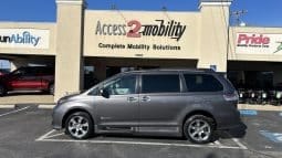 2013 Toyota Sienna SE Sport full