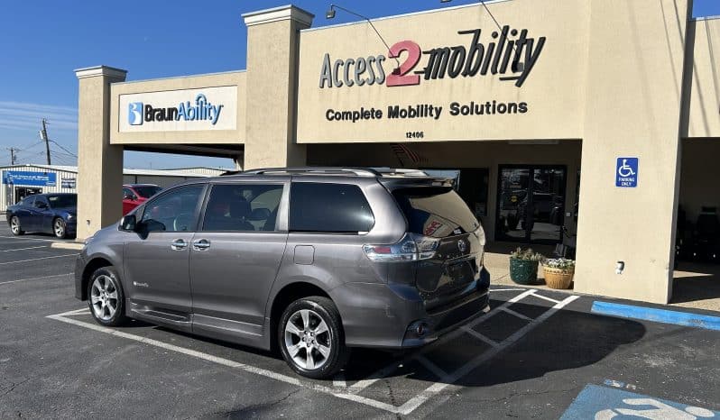 2013 Toyota Sienna SE Sport full