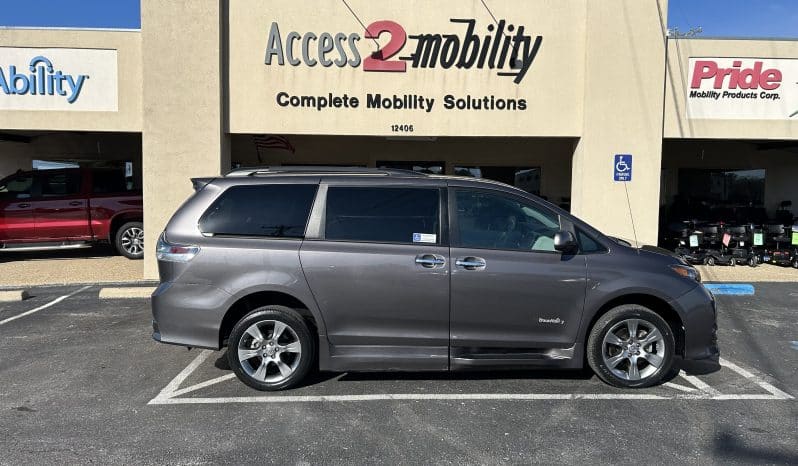 2013 Toyota Sienna SE Sport full