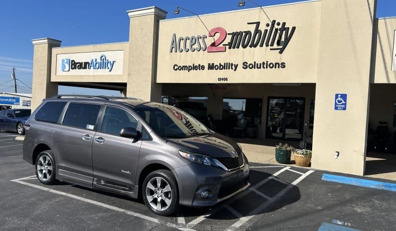 2013 Toyota Sienna SE Sport full